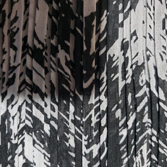 Avenue long asymmetrical hem top blouse Plus 26 - Picture 5 of 11